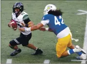  ?? MARCO GARCIA – THE ASSOCIATED PRESS ?? San Jose State defensive end Viliami Fehoko, right, chases down Hawaii quarterbac­k Chevan Cordeiro on Saturday.