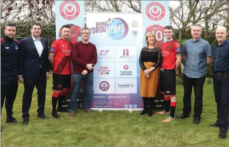  ?? Pictures: Paul Connor ?? Members of the Gary Kelly Cancer Support Centre got a first look at the new Drogheda United kit last Friday and pictured on the left were Drogheda United manager Tim Clancy, first-team liaison officer Dermot McKenna, player Sean Brennan and club chairman Conor Hoey and (right) player Thomas Byrne with Ann Tracey, Declan Weldon and Niall Reynolds of the Gary Kelly Centre.