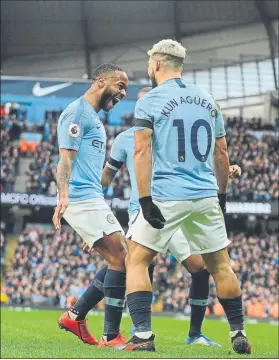  ?? FOTO: AP ?? Sterling y Agüero enloquecen ante uno de los tantos del City al Chelsea