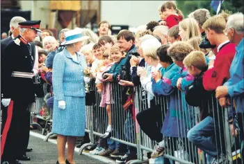  ?? 01_B31twe10 ?? The Queen has a word with Brian Robertson at Brodick Pier.