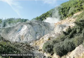  ??  ?? Les fumerolles de la Soufrière.