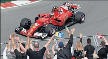  ??  ?? EL MÁS RÁPIDO. Raikkonen mantiene el nivel de su buen GP de Mónaco y en Montreal empezó al frente.