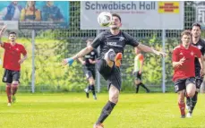  ?? FOTO: CHRISTIAN FLEMMING ?? Der SV Baindt mit Stürmer Philipp Boenke könnte am Pfingstmon­tag den Aufstieg in die Landesliga feiern.