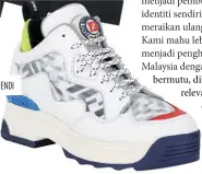  ??  ?? KASUT FENDI