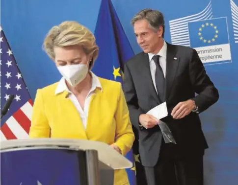  ?? EFE ?? Ursula von der Leyen y Antony Blinken, tras dirigirse a los periodista­s en Bruselas