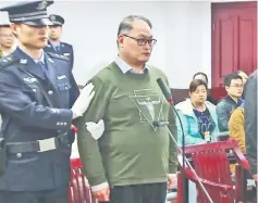  ??  ?? This video grab from footage on the website ofYueyang Intermedia­te People’s Court shows Lee (right) appearing in court in Yueyang. — AFP photo