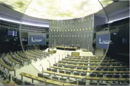  ?? Marcelo Camargo/Agência Brasil ?? Com o plenário às moscas – apenas nove deputados estavam no local -, nova tentativa de leitura da denúncia foi agendada para esta terça-feira