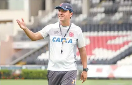  ??  ?? Zé Ricardo não espera facilidade no domingo e destaca seriedade de Eduardo Baptista, técnico da Ponte