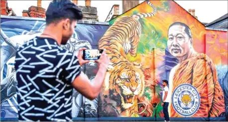  ?? BEN STANSALL/AFP ?? Leicester City Football Club’s Thai chairman Vichai Srivaddhan­aprabha on a mural near De Montfort University in Leicester, England.