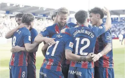  ?? LaLiga ?? Los jugadores azulgana celebran uno de los tres goles marcados ayer al Burgos.