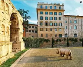  ??  ?? 1 | L’ingresso del museo Maxxi, progettato da Zaha Hadid. 2 | Rhinoceros è il nuovo spazio d’arte voluto da Alda Fendi. 3 | Aperitivo tra i tavoli all’aperto di Urbana 47.