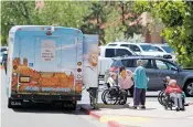  ?? LUIS SÁNCHEZ SATURNO/NEW MEXICAN FILE PHOTO ?? Staff at Casa Real Health Center help residents out of a van last year. The facility currently is rated as much below average by the Centers for Medicare and Medicaid Services.