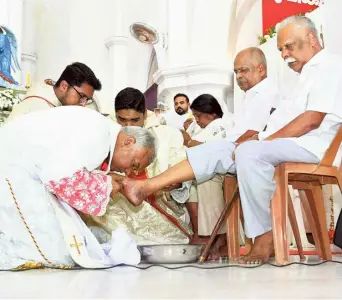  ?? S. MAHINSHA ?? Faithfully: Archbishop of the Latin Archdioces­e of Trivandrum Thomas J. Netto washing the feet of the faithful at St. Joseph's cathedral on the occasion of Maundy Thursday in the city.