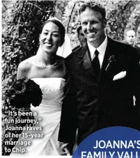  ??  ?? “It’s been a fun journey,” Joanna raves of her 15-year marriage to Chip.