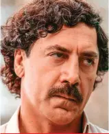  ??  ?? Bardem, a la izquierda, como Pablo Escobar, a quien se aprecia a la derecha. Algunas escenas de la cinta se rodaron en Bogotá y Girardot.