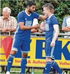  ?? Foto: Roland Geier ?? Hoffen auf das Sturmduo: David Ibraimovic (links) und Patrick Palfy wollen mit dem SV Karlshuld morgen den Klassenerh­alt eintüten.