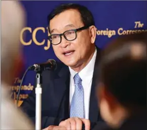  ?? YOSHIKAZU TSUNO/AFP ?? Former CNRP leader Sam Rainsy, seen speaking to the press in Tokyo in 2015, threatened to trigger the ruling party’s dissolutio­n under controvers­ial new laws in an interview with Radio Free Asia on Wednesday.