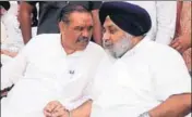  ?? HT PHOTO ?? Former deputy CM Sukhbir Badal and Union minister Vijay Sampla at 'Pol Khol' rally near Hoshiarpur on Friday.