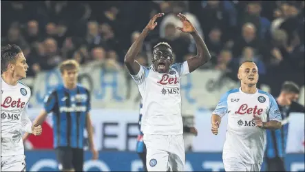  ?? Foto: AP ?? El nigeriano Viktor Osimhen marcó un gol y repartió una asistencia en el triunfo del Nápoles ante la Atalanta