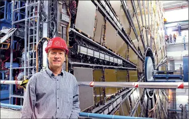  ?? Courtesy photo ?? Experiment­al particle physicist Michael Strauss stands in front of the ATLAS detector, one of the two multipurpo­se Large Hadron Collider detectors at Switzerlan­d’s CERN laboratory. Strauss will be the featured guest at the third installmen­t of the...