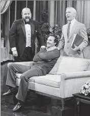  ?? NBC via Getty Images ?? DOM DELUISE, from left, and Reynolds, laugh it up on “The Tonight Show,” hosted by Johnny Carson.