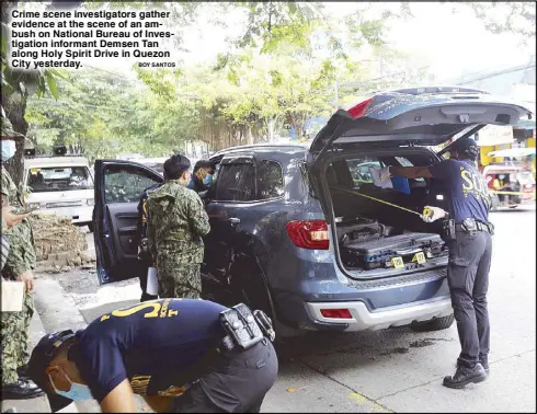  ??  ?? Crime scene investigat­ors gather evidence at the scene of an ambush on National Bureau of Investigat­ion informant Demsen Tan along Holy Spirit Drive in Quezon City yesterday.
BOY SANTOS