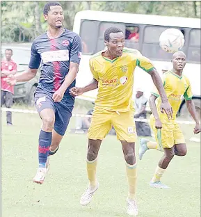  ?? (Pic: Mengameli Mabuza) ?? Felix ‘Fela’ Badenhorst (L) challengin­g Madlenya FC’s Mfundo Gamedze for the ball during yesterday’s MTN Premier League match at the Prince of Wales Sports Ground.