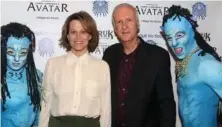  ?? FOTO: BRUCE GLIKAS/GETTY IMAGES ?? ’Avatar’- stjernen Sigourney Weaver og James Cameron på den røde løber i 2007, da ’Avatar’universet blev omdannet til et Cirque du Soleil- show.