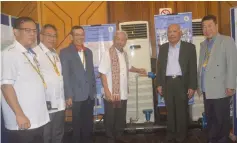  ??  ?? Masing tries out a water tap and meter display put up by the Rural Water Supply Department (JBALB) during the briefing. With him are (from left) Jamit, Nyabong, Ismawi, Blikau and Kapit Resident Joseph Belayong.