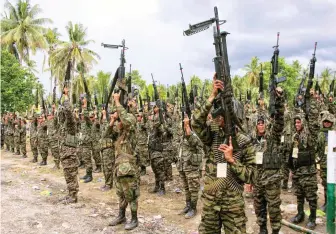  ??  ?? MILF rebels (Mindanao Examiner Photo - Mark Navales)