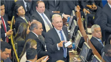  ?? JHONNY HOYOS ?? Álvaro Uribe durante instalació­n del nuevo Congreso, junto a varios miembros del Centro Democrátic­o.