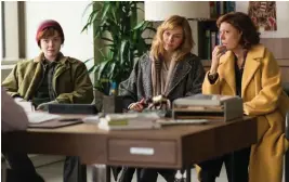  ?? FOTO: ATLANTIC FILM FINLAND OY ?? TRE GENERATION­ER. Elle Fanning, Naomi Watts och Susan Sarandon i ett drama om en könskorrig­ering.