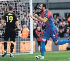  ??  ?? Spot on: Luka Milivojevi­c’s second penalty earned Palace point