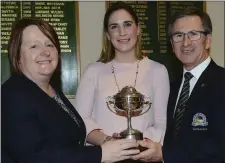  ??  ?? Patricia Holohan, Lady Captain, and Peter Higgins, Gents Captain, present Catriona Carrie with the Lady Golfer of The Year trophy at Seapoint Golf Club.