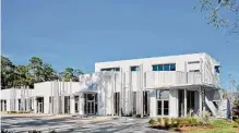  ?? Leonid Furmansky ?? Horizontal structures, such as pergolas, vertical fins and a corrugated concrete exterior are among the features that help this commercial building in Conroe beat the heat.