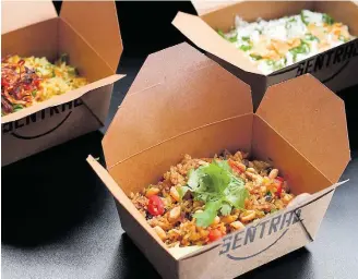  ?? JUNIOR TAN ?? Com ‘S’. Jui Sentral oferece três versões de fried rice, feitos na wok e com sotaque malaio