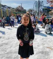  ?? Cortesía del Children’s Museum of Houston ?? El Children’s Museum of Houston celebra las fiestas decembrina­s con nieve en el Allen Family Courtyard.