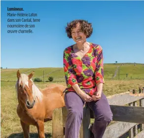  ??  ?? Lumineux. Marie-Hélène Lafon dans son Cantal, terre nourricièr­e de son oeuvre charnelle.