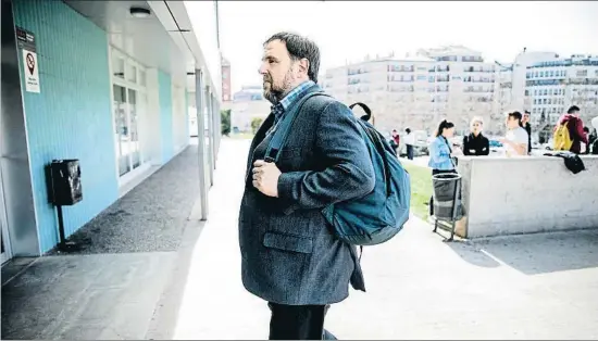  ?? XAVIER CERVERA ?? Oriol Junqueras prepara sus próximas clases en el campus de Manresa de la Universita­t de Vic