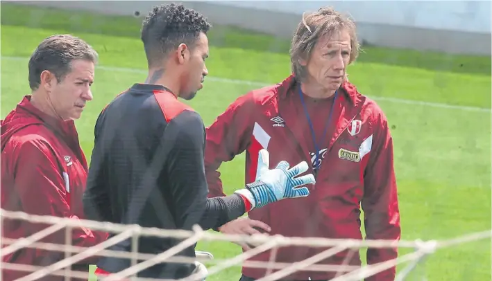  ?? DPA ?? El equipo se arma de atrás para adelante. Gareca ya trabaja con su arquero Carlos Cáceda. Además estuvieron los defensores Aldo Corzo y Alberto Rodríguez, también titulares.