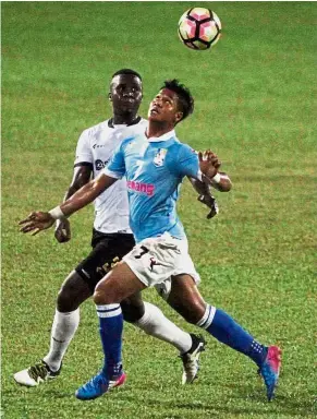  ??  ?? Experience matters: Striker Jafri Firdaus Chew (right) is confident Penang can defy the odds again and avoid relegation in the Super League.