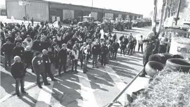  ??  ?? PROTESTA. Los agricultor­es franceses contra el Mercosur.