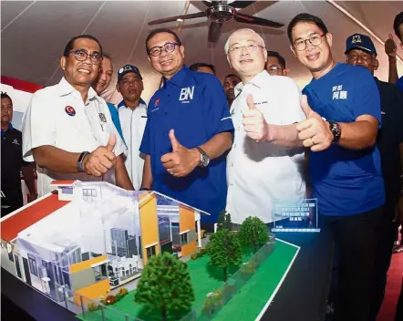  ??  ?? Long-awaited project: (From left) Mohamed Khaled, Samsol Bari, Dr Wee and Ling giving the thumbs up at the ground-breaking ceremony in Yong Peng.