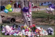  ?? (AP/Bristol Herald Courier/David Crigger) ?? A makeshift memorial grows Saturday across from property in Sullivan County, Tenn., where remains believed to be those of Evelyn Boswell were found Friday.