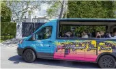  ?? DAMIAN DOVARGANES / AP ?? A Hollywood Bus Tours van carrying tourists stops momentaril­y by the front gate of a property belonging to Sean “Diddy” Combs in Los Angeles on Tuesday.