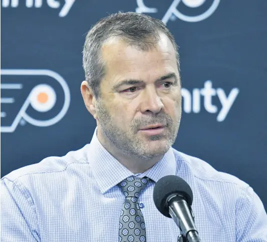  ?? PHOTO D’ARCHIVES ?? Alain Vigneault tente tant bien que mal d’élaborer un plan avec son personnel afin d’être fin prêt à un éventuel retour au jeu.