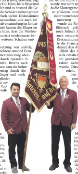  ?? FOTO: PR ?? Andreas Gauggel (rechts) übergibt die Fahne an den neu gewählten Fähnrich Sebastian Pfaff.