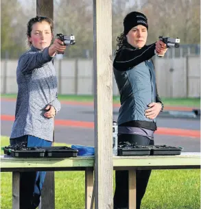  ?? PICTURE: Artur Lesniak ?? Freyja Atkinson and Kate French take part in a training day at the University of Bath