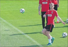  ?? FOTO: EFE ?? Antoine Griezmann, en el entrenamie­nto de ayer del Atlético de Madrid