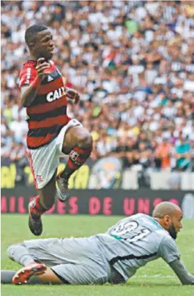  ?? STAFF IMAGES/ FLAMENGO ?? Aos 41, Vinicius Junior toca por cima do goleiro para abrir o placar